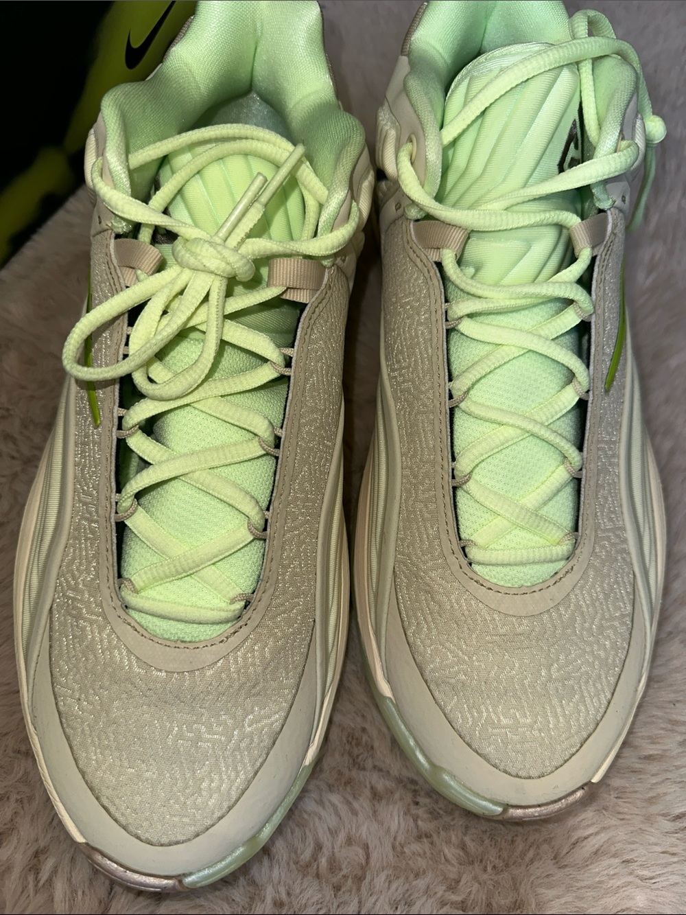 Nike Men’s Light Green and Beige Athletic Sneakers